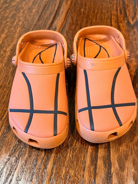 CROCS Other - CROCS Kids Orange Basketball-Print Clogs with Heel Strap